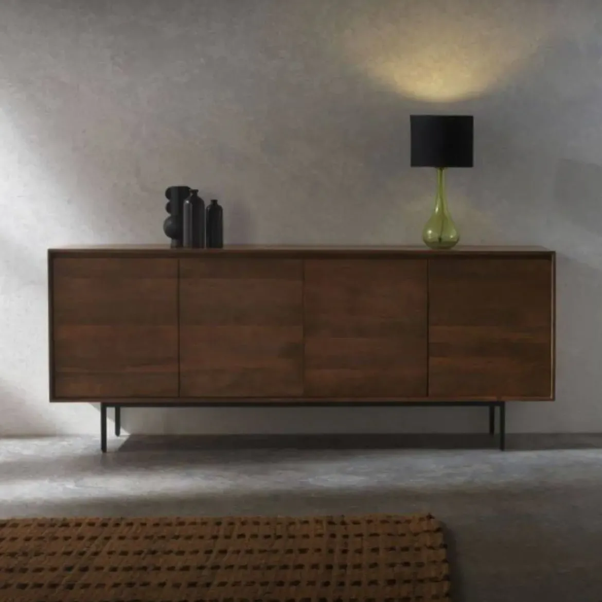 Aparador bajo con 4 puertas lisas de madera de mango natural GABAR 10821
