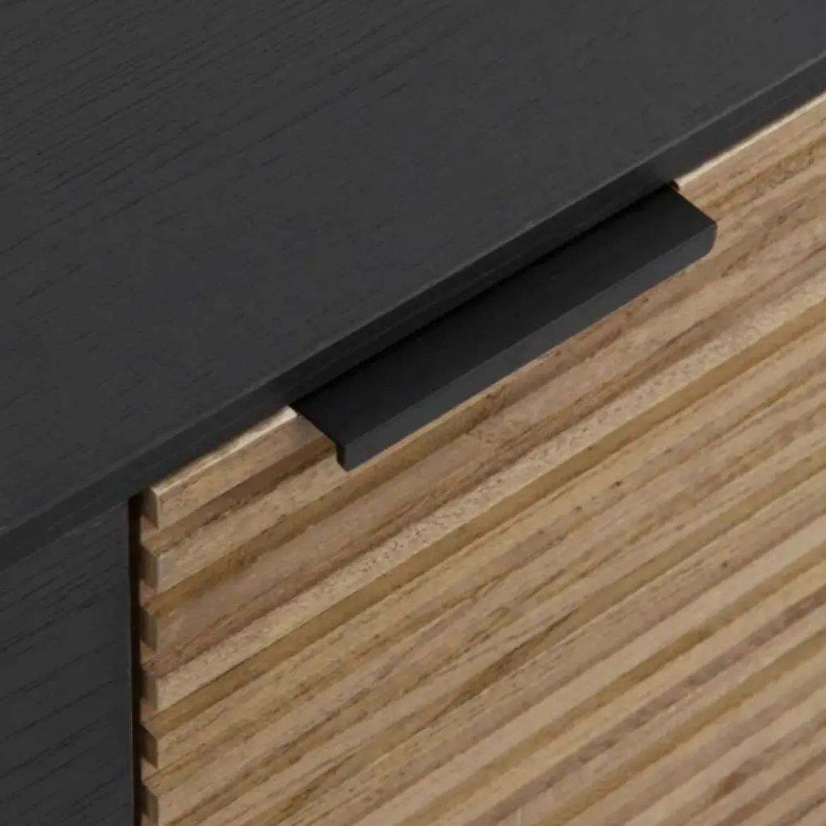 Aparador de madera de fresno negro y puertas de fresno natural GABAR 10973