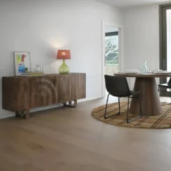 Aparador en acabado natural en madera de mango con puertas de ondas y patas de madera GABAR 11036