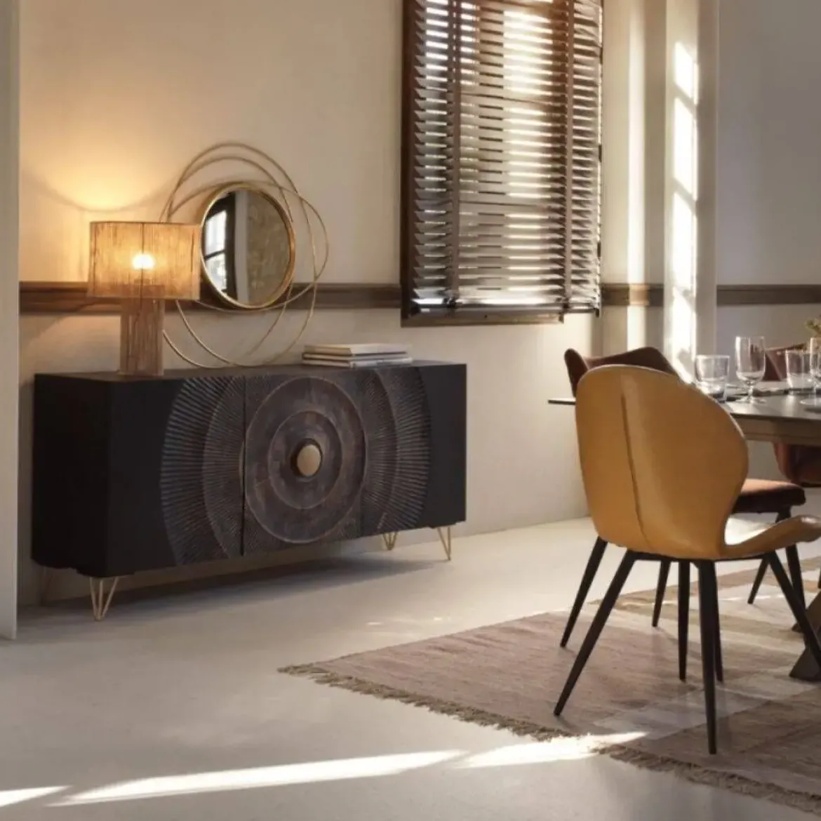 Aparador negro de madera de mango de 3 puertas y patas doradas GABAR 10692