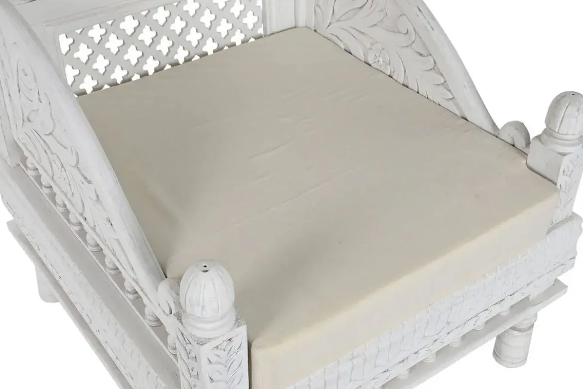 Butaca de Madera de Mango Tallada Decapé Beige MB-216488