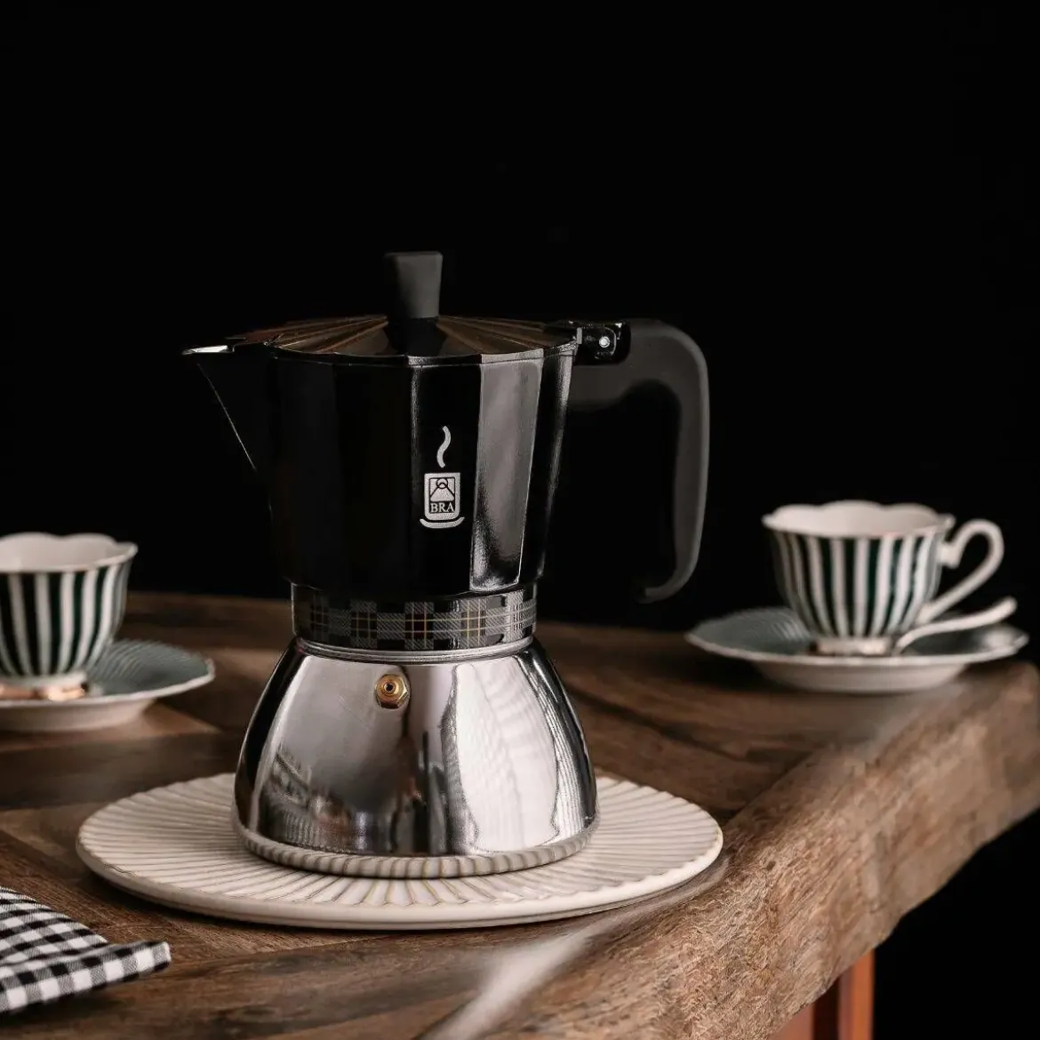Cafetera Italiana 9 Tazas Inducción Negra BRA DELUXE A170629