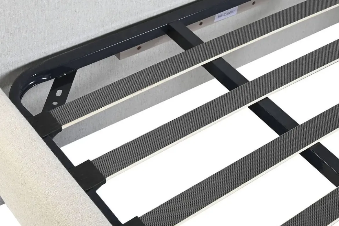 Cama Tapizada en Poliéster con Estructura Metálica Color Gris Claro MB-220061