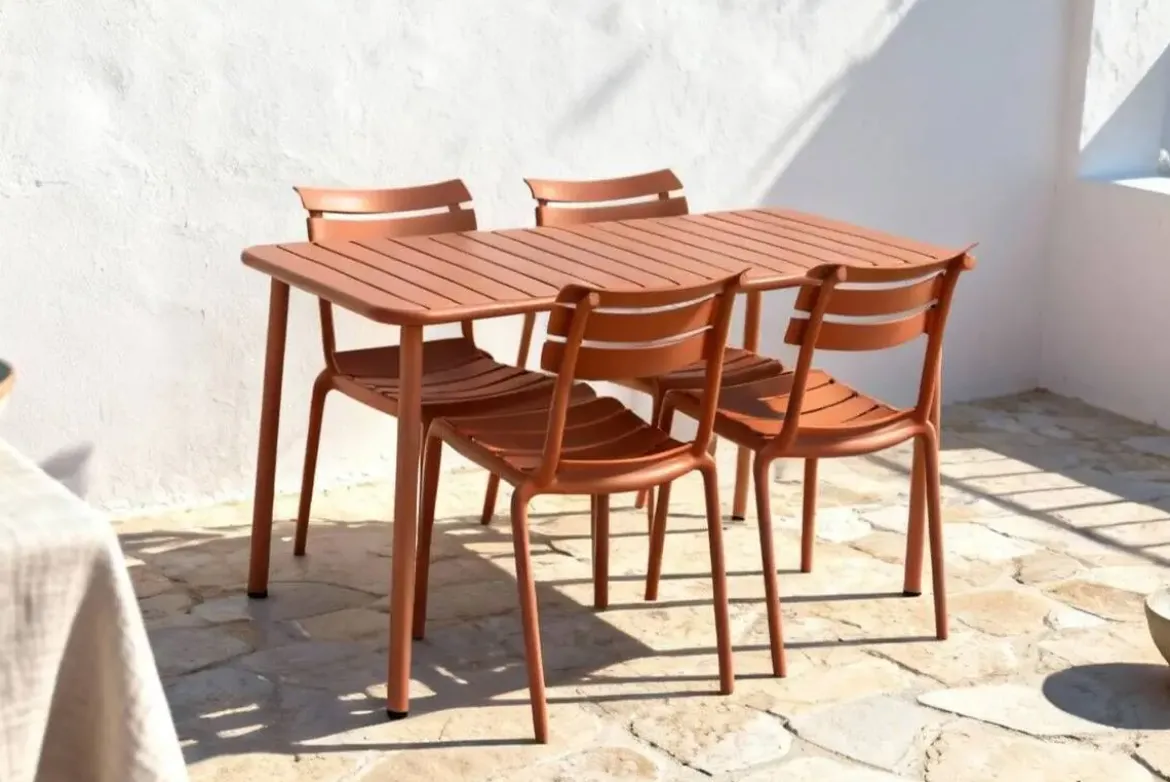 Conjunto de Comedor Exterior 4 Sillas Apilables Terracota MB-224153