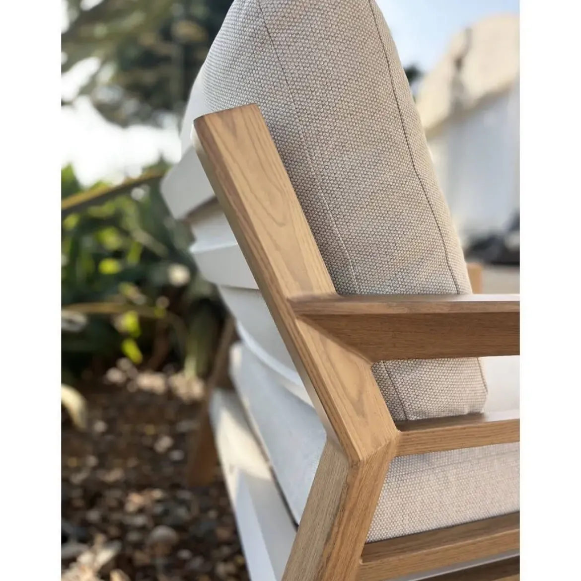 Conjunto de Jardín Madera con Detalles Blancos y Cojines Beige CÁDIZ