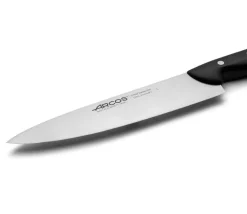 Cuchillo de Cocina con Mango Color Negro Serie Maitre 215 mm ARCOS 150800
