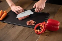 Cuchillo de Cocina con Mango Color Negro Santoku Serie Maitre 170 mm ARCOS 151600