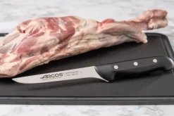 Cuchillo Deshuesador de Cocina con Mango Color Negro Serie Maitre 160 mm ARCOS 151500