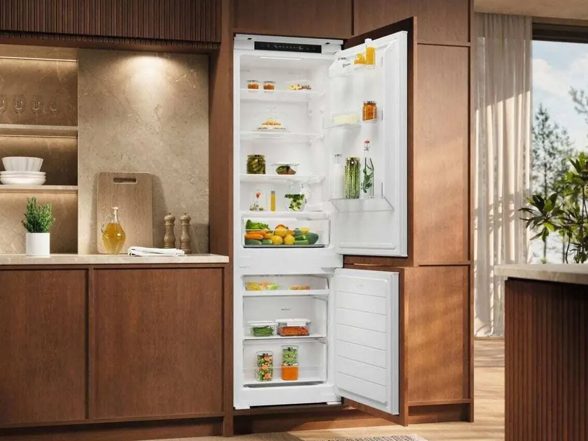 Frigorífico Combi Integrable ELECTROLUX No Frost 177 cm Clase E LNN3CE18S