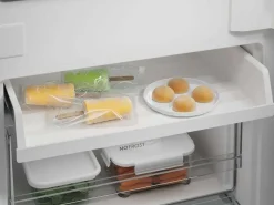 Frigorífico Combi Integrable ELECTROLUX No Frost 177 cm Clase E LNN3CE18S