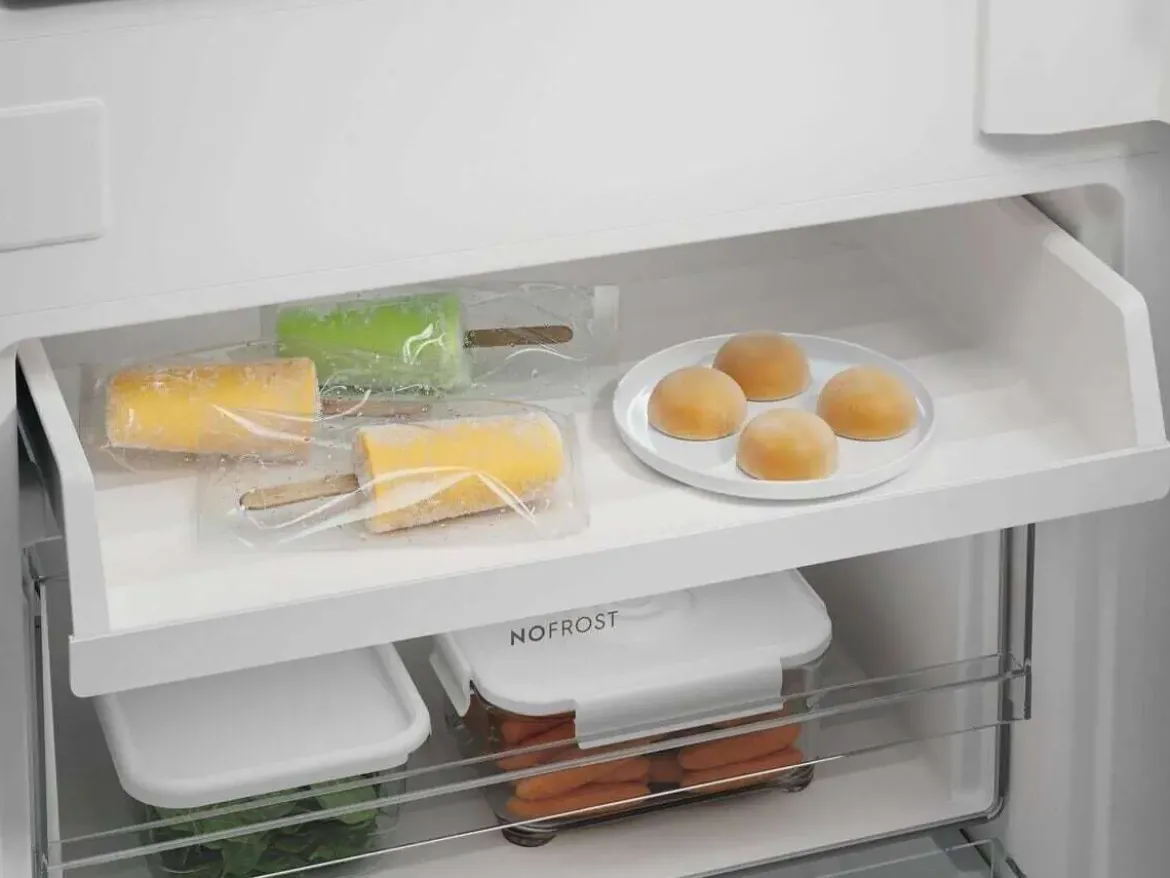 Frigorífico Combi Integrable ELECTROLUX No Frost 177 cm Clase E LNN3CE18S