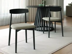 Juego de dos sillas con Asiento Tapizado Color Hueso en Tela y Estructura de Madera Negra MALMO CG3000HU