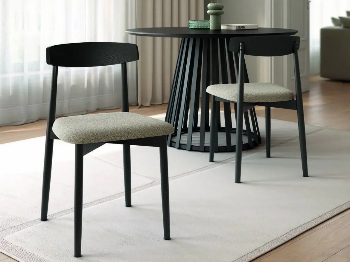 Juego de dos sillas con Asiento Tapizado Color Hueso en Tela y Estructura de Madera Negra MALMO CG3000HU