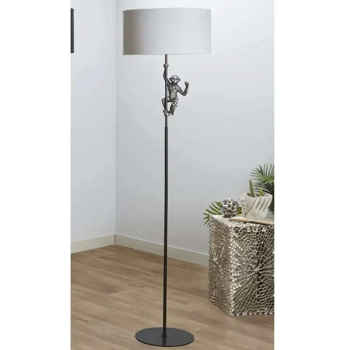 Lámpara de Pie con una Figura de Mono Estructura de Resina Color Plata y Pantalla de Tela Blanca55-468
