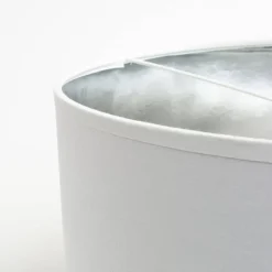 Lámpara de Techo con una Figura de Mono Estructura de Resina Color Plata y Pantalla de Tela Blanca 55-466