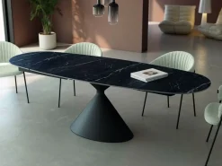Mesa de Comedor Extensible Ovalada Estructura Metálica Marfil Sobre de Porcelánico Acabado Piedra RIN
