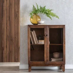 Mueble auxiliar de salón de mango oscuro con puertas de cristal 612867