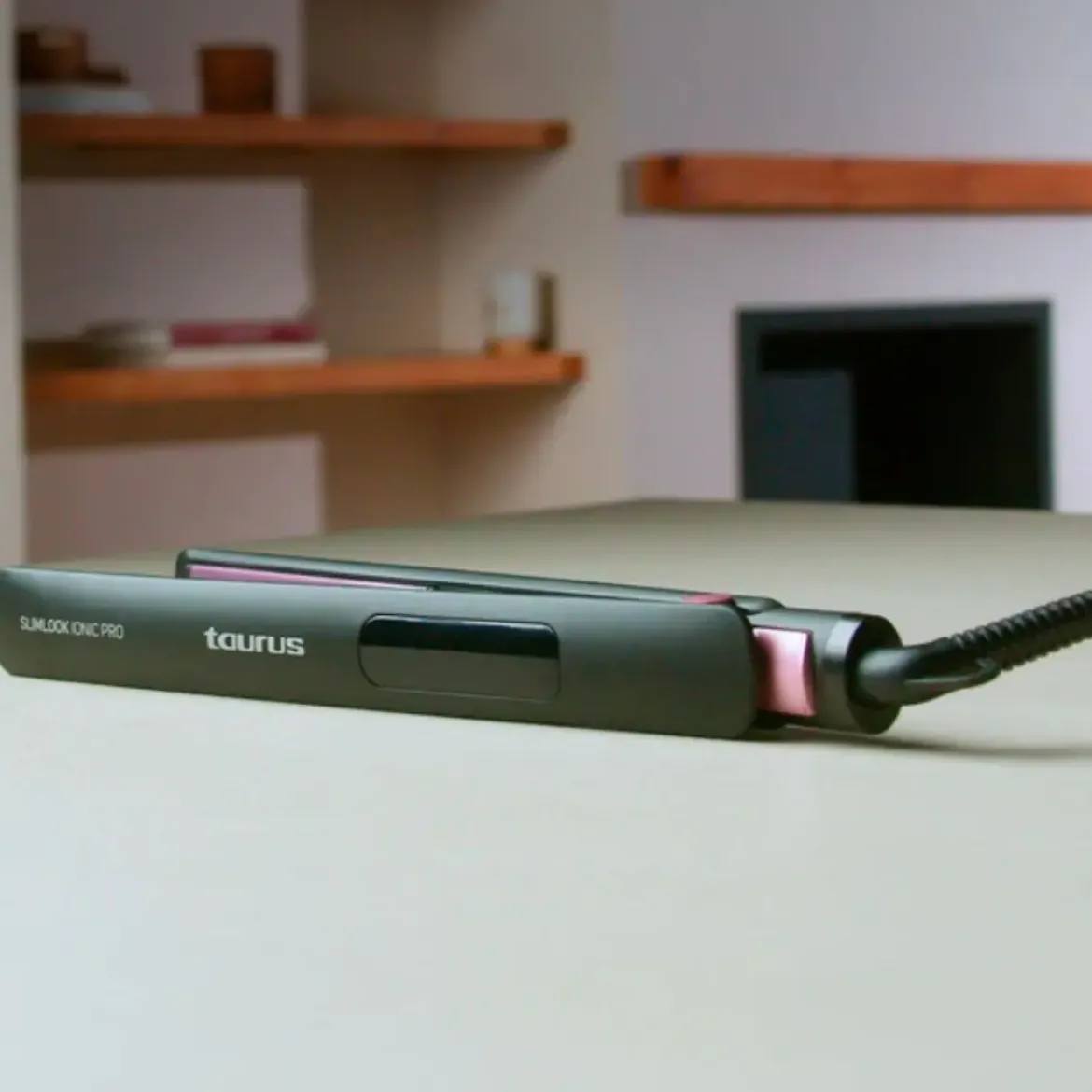 Plancha TAURUS Pelo SLIMLOOK IONIC PRO 901183000