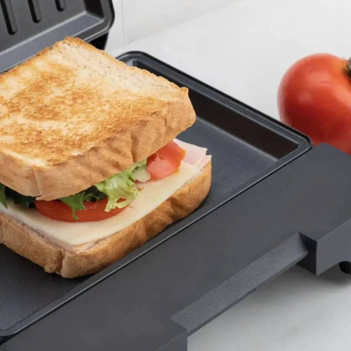 Sandwichera Eléctrica Antiadherente 750W JATA JEGR1165 BAS