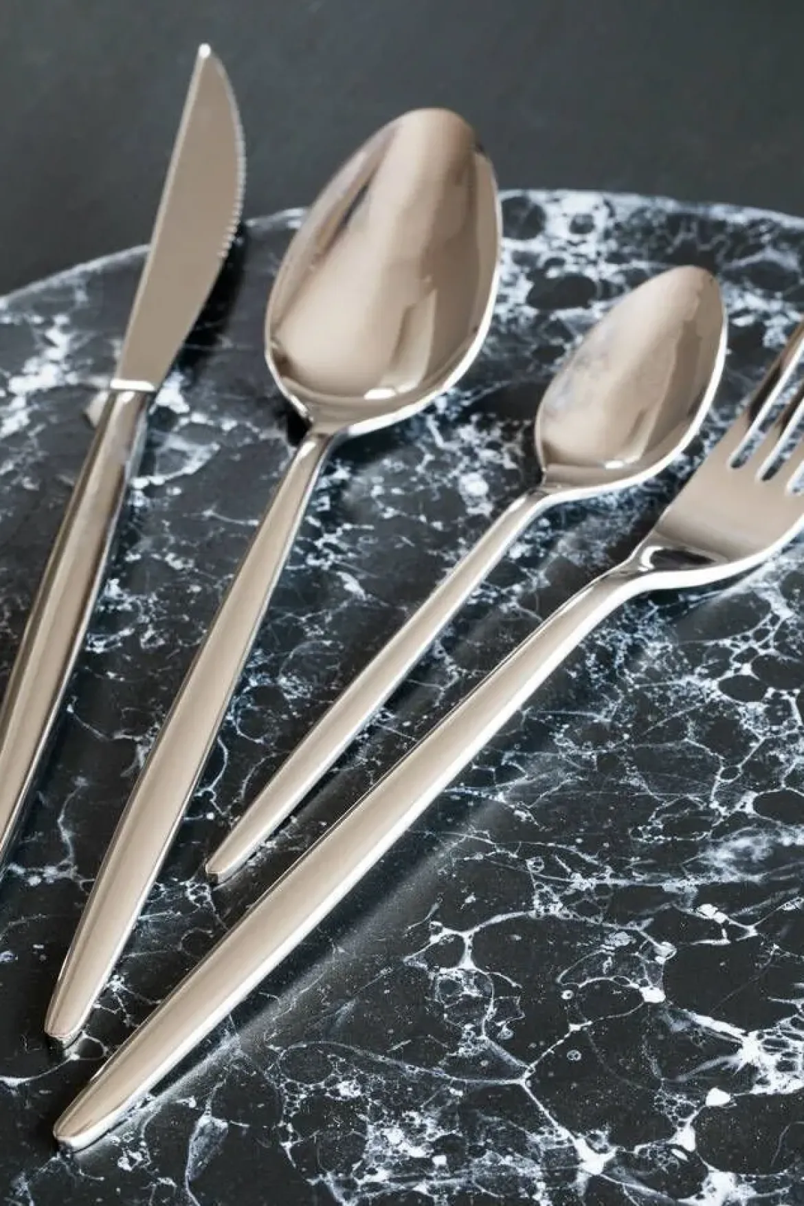 Set de 24 piezas de plata modelo CAPRI M194974
