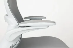 Silla de Oficina Ergonómica Gris con Malla TAYLOR 1054-H