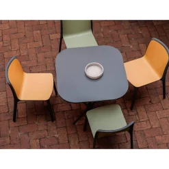 Silla de Polipropileno de Color Verde Oliva y Patas Negras BIKA SBK40