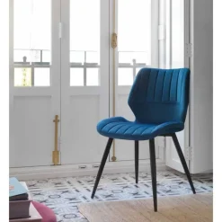 Silla tapizada en terciopelo GABAR VIVE modelo 8391