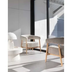 Sillón de Madera de Roble Natural Tapizado en Chenilla Blanca GABAR 11685