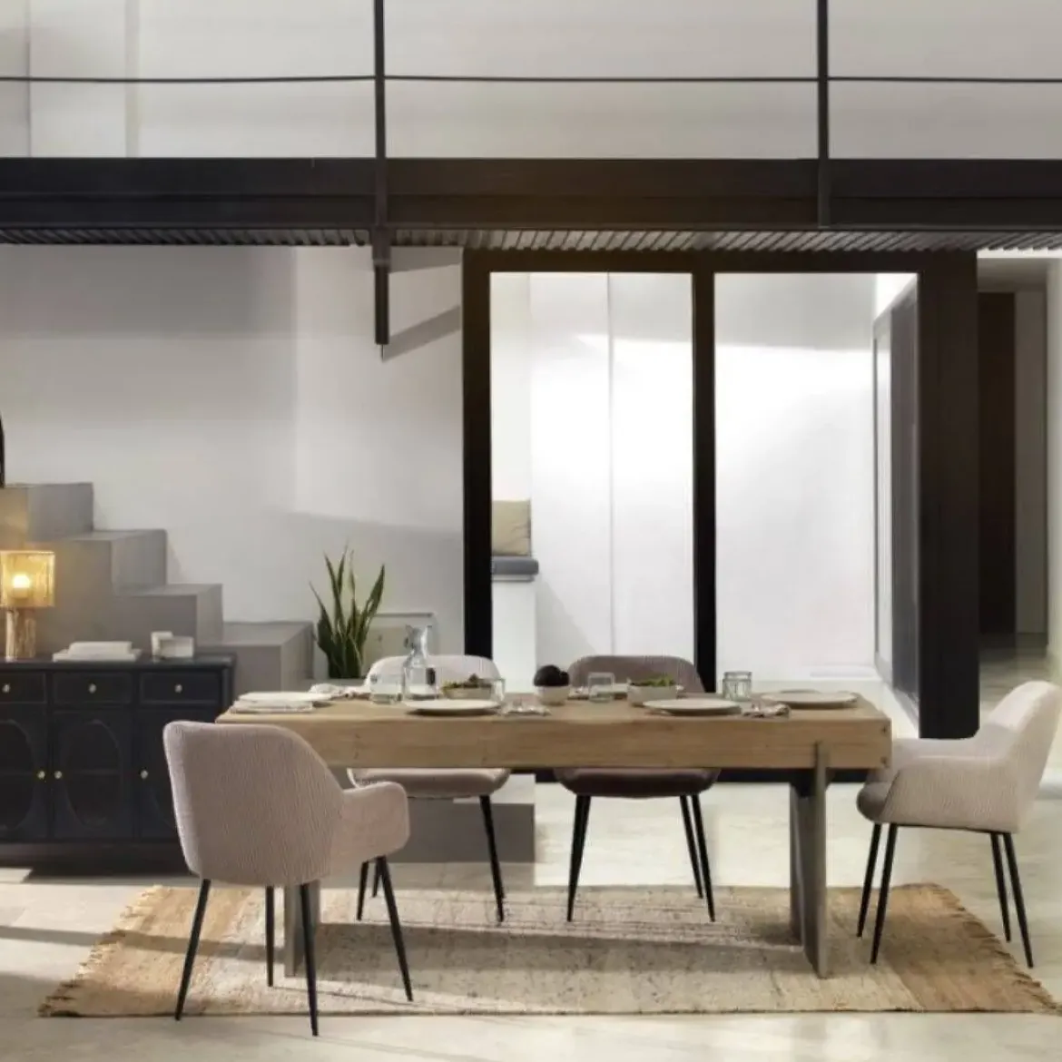Sillón de pana lavanda con patas de metal negras GABAR 11060/1