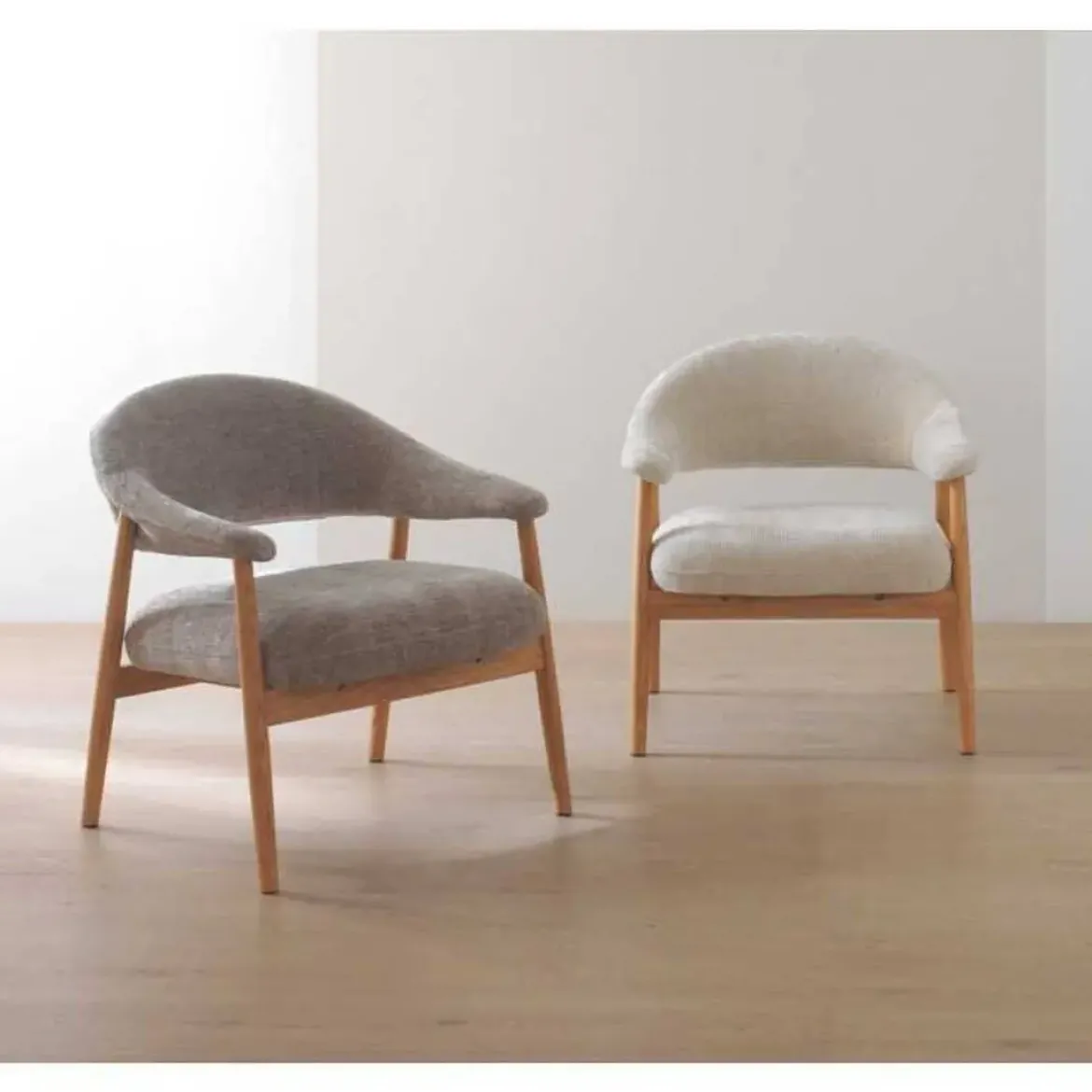 Sillón Pequeño de Madera de Roble Tapizado Topo GABAR 11688